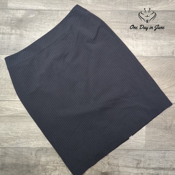 Tahari Pin Stripe Pencil Skirt Size 10 - Picture 1 of 5
